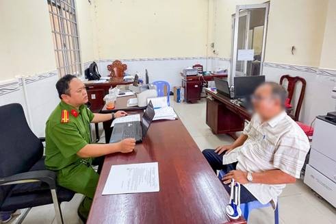 Cần Thơ: Triệt phá cơ sở sản xuất phân bón trái phép, thu giữ hơn 500 can thành phẩm