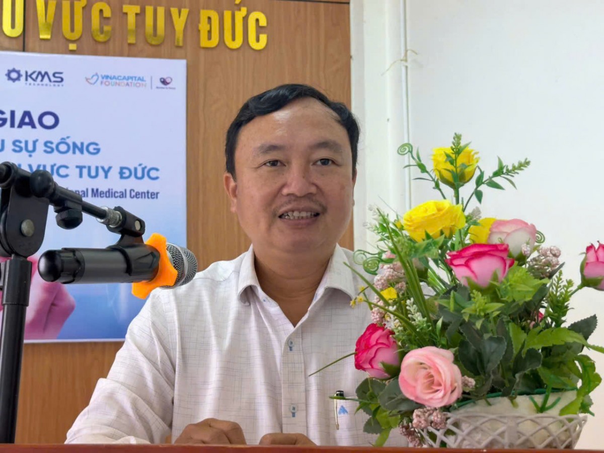 Lâm Đồng: Trao tặng thiết bị y tế và quà cho bệnh nhân tại Trung tâm Y tế khu vực Tuy Đức