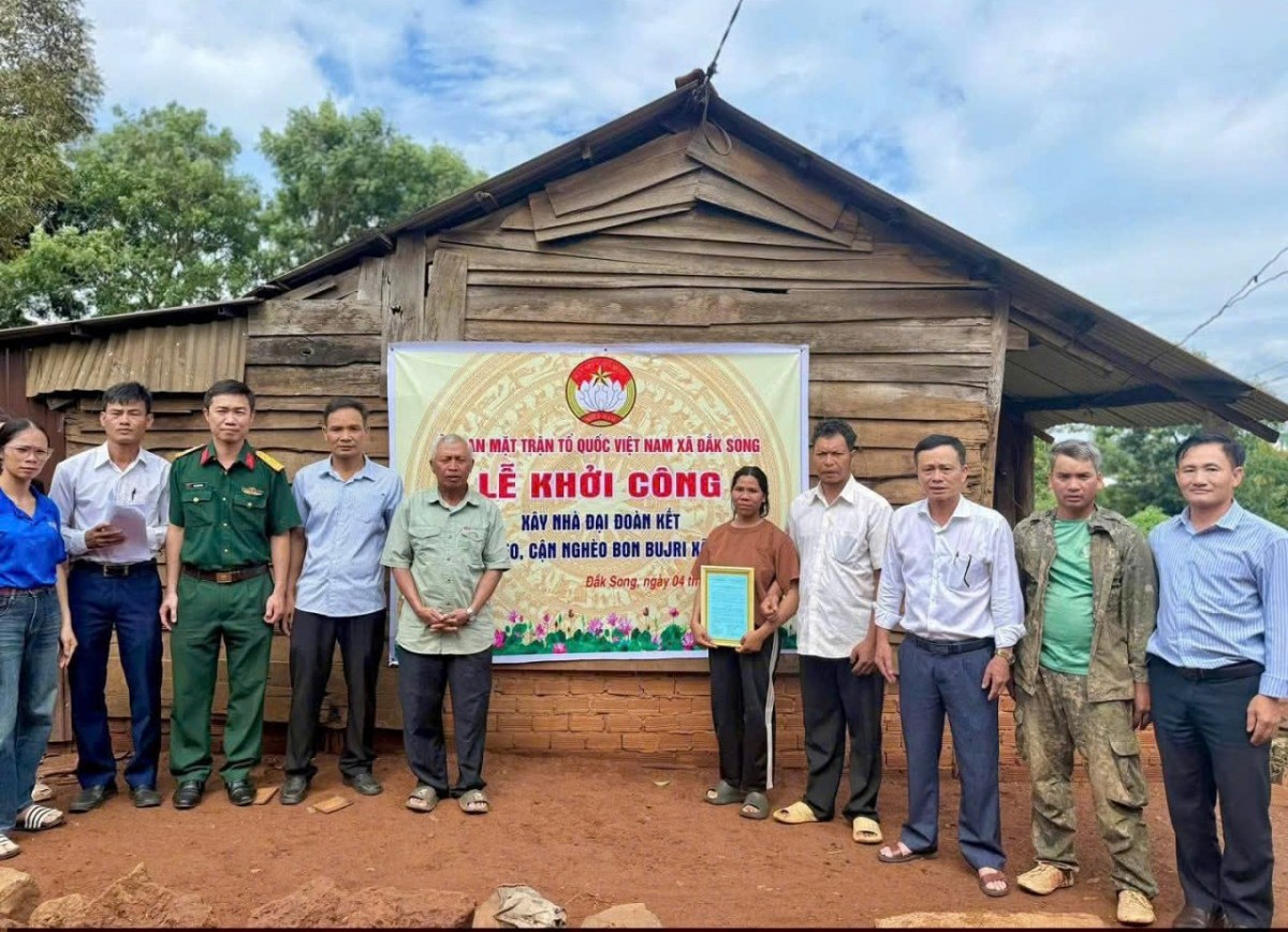 Lâm Đồng: Xã Đắk Song tổ chức Lễ khởi công xây dựng Nhà đại đoàn kết cho hộ nghèo