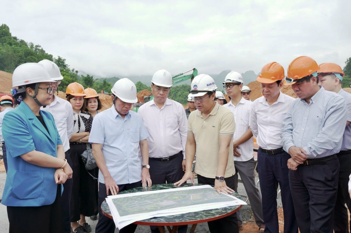 Phó Thủ tướng Lê Tiến Châu kiểm tra tiến độ xây dựng các trường phổ thông nội trú liên cấp trên địa bàn tỉnh Cao Bằng