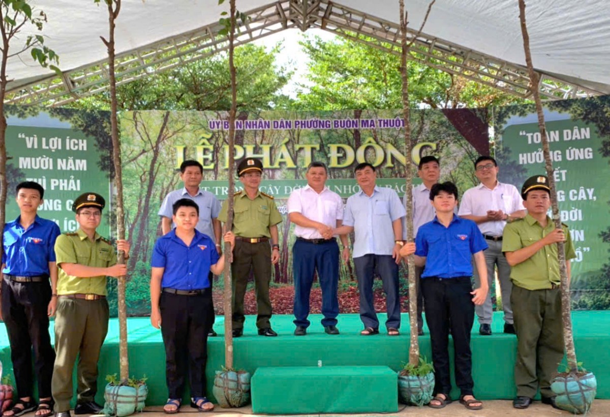 Đồng lòng bảo vệ tài nguyên, phát triển nông nghiệp xanh và nông thôn văn minh hiện đại