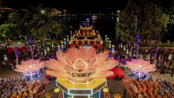 tp hue lan toa thong diep hoa binh tu le hoi hoa dang ben dong huong giang