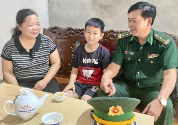 Chắp cánh tương lai trẻ em vùng biên bằng tình yêu người lính quân hàm xanh