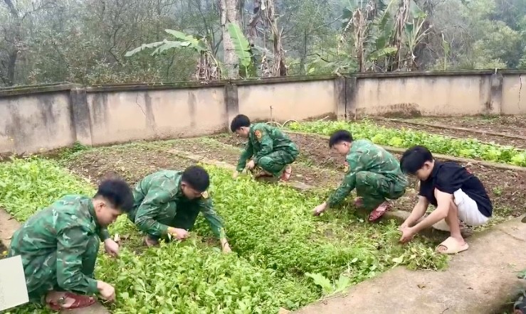 Chắp cánh tương lai trẻ em vùng biên bằng tình yêu người lính quân hàm xanh