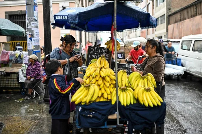 Khủng hoảng Trung Đông đe dọa nguồn cung mì udon và chuối tại Nhật Bản