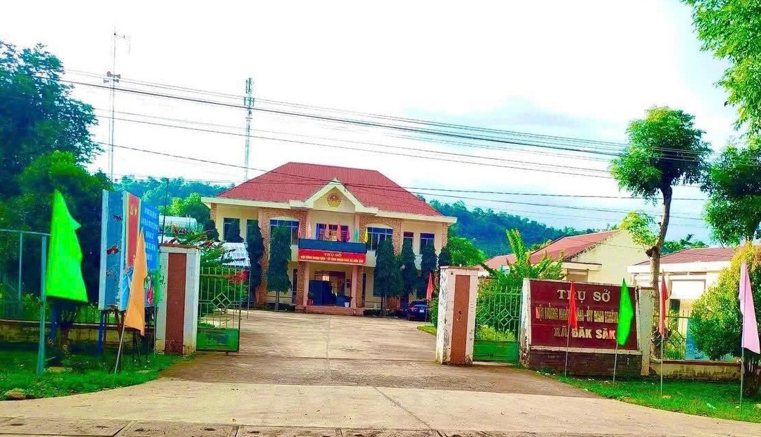 Xã Đắk Sắk vận động người dân “hiến đất, tài sản trên đất làm đường giao thông nông thôn”