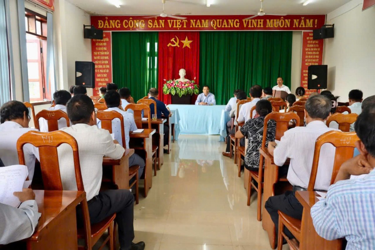 Xã Dray Bhăng họp Ban Chỉ đạo sắp xếp, sáp nhập thôn, buôn trên địa bàn