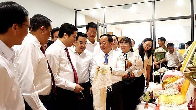 Lào Cai: Tổ chức hội thảo khoa học xây dựng thí điểm mô hình “xã, phường xã hội chủ nghĩa”