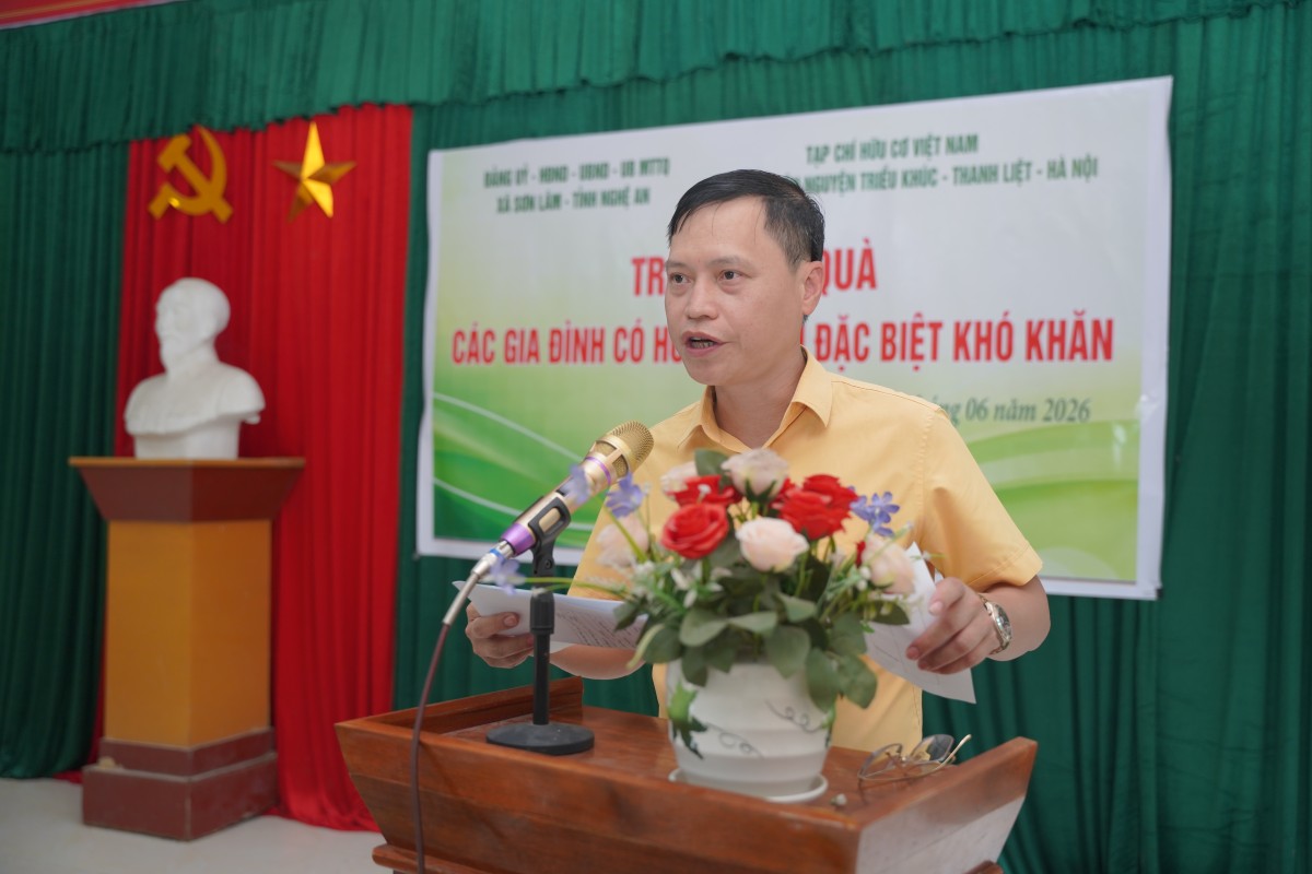 Lan toả yêu thương tới các hộ nghèo đặc biệt khó khăn ở miền Tây Nghệ An
