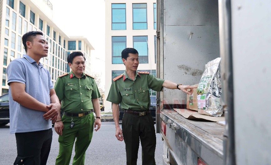 Cần Thơ khởi tố cặp vợ chồng sản xuất, buôn bán hàng tấn phân bón giả