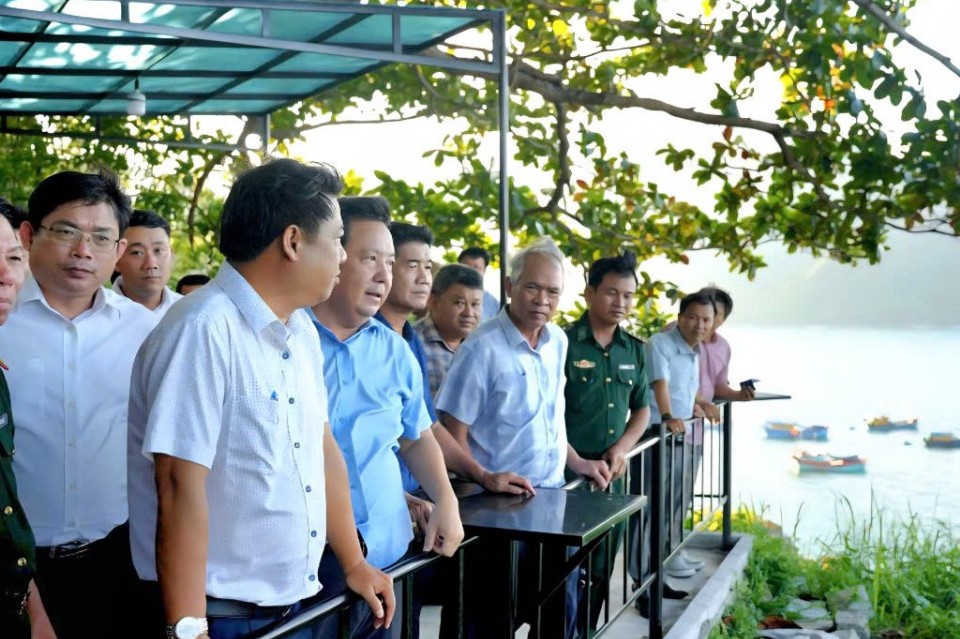 Bí thư Tỉnh ủy Lương Nguyễn Minh Triết kiểm tra thực tế các khu vực nuôi trồng thủy sản