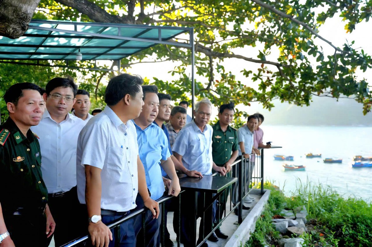 Bí thư Tỉnh ủy Lương Nguyễn Minh Triết kiểm tra thực tế các khu vực nuôi trồng thủy sản