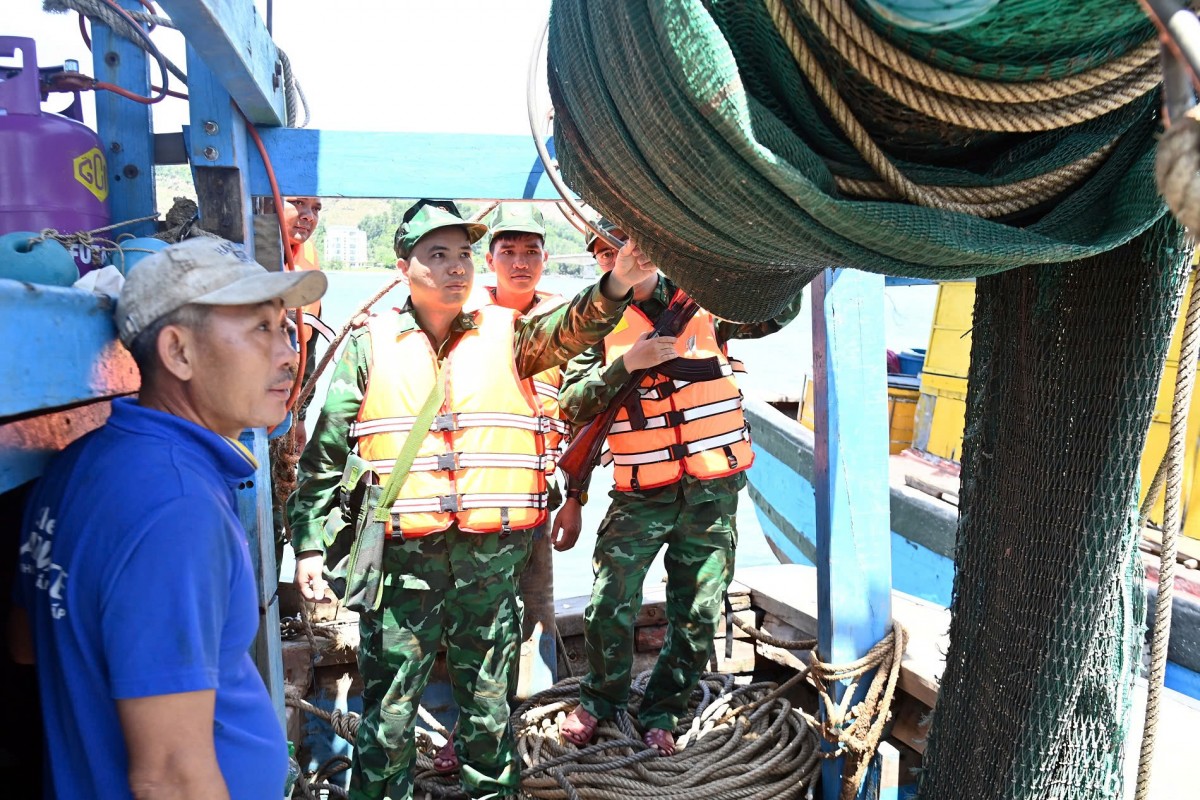 Tp. Huế: Bộ đội Biên phòng phát hiện hai tàu cá khai thác thủy sản sai vùng quy định