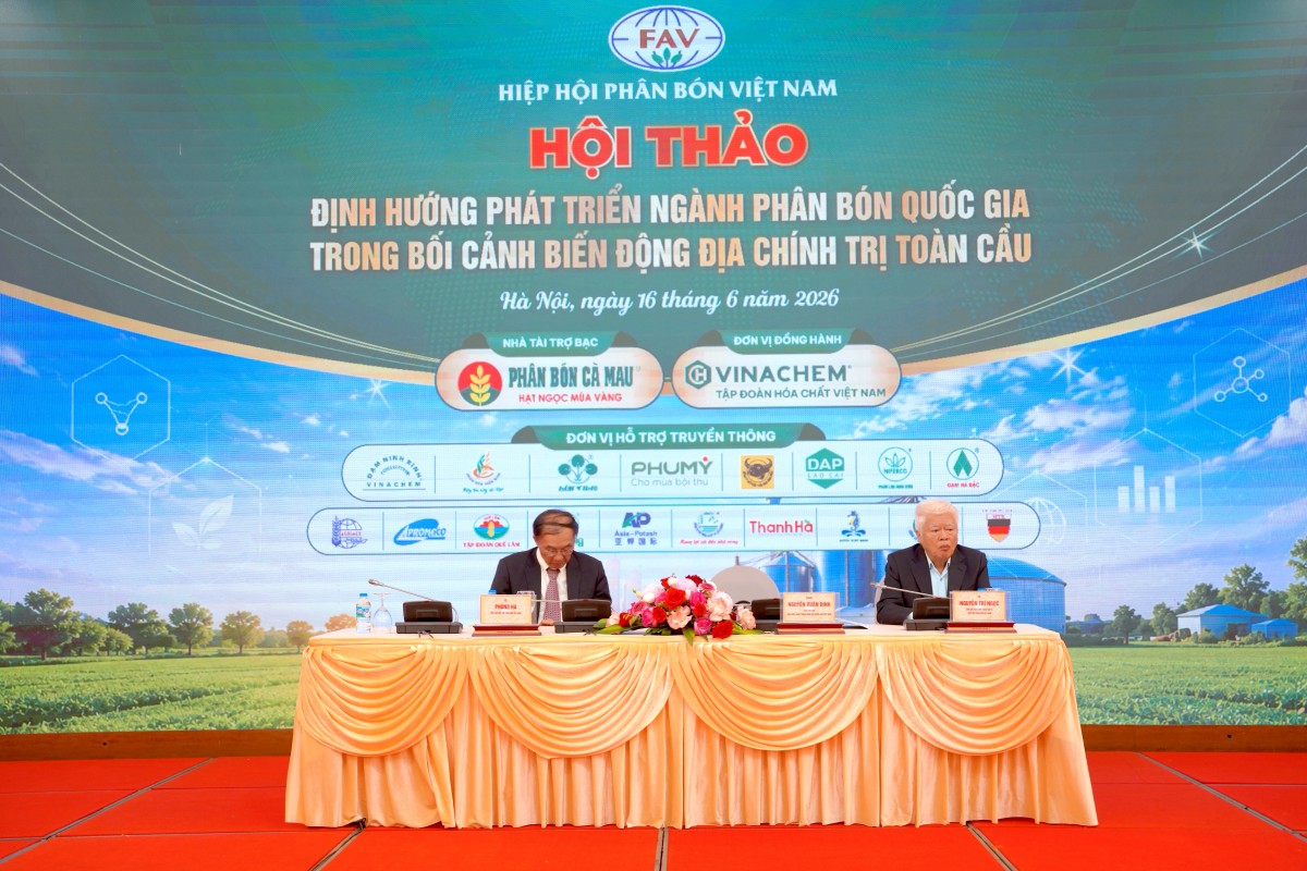 Các chuyên gia, nhà khoa học và doanh nghiệp thống nhất cần phát triển phân bón theo hướng hiệu quả cao, thân thiện môi trường và gắn với sức khỏe đất.