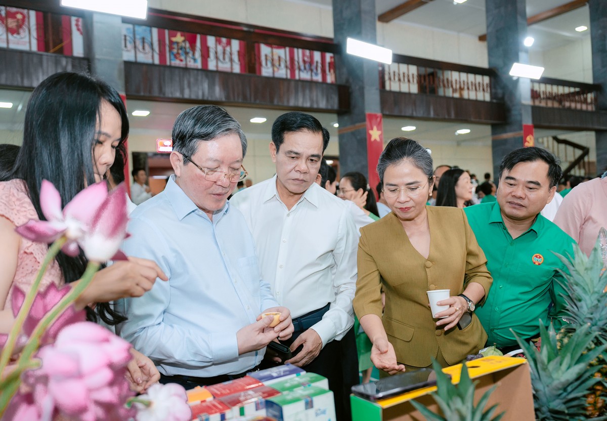 Chủ tịch UBND tỉnh Nghệ An gặp mặt, đối thoại với nông dân năm 2026