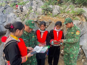 Đồng hành cùng nhân dân chuyển đổi số nơi biên cương