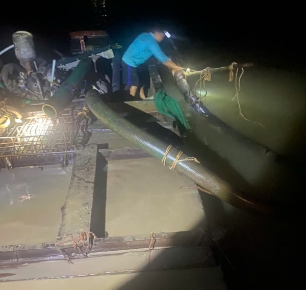 Vĩnh Long: Phát hiện ghe khai thác trái phép 8,4 m³ cát trên sông Tiền