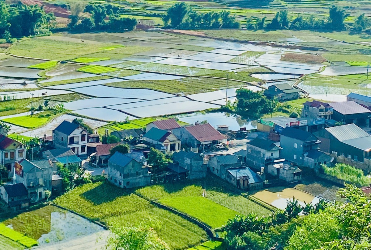 Hạ tầng nông thôn được đầu tư đồng bộ tạo diện mạo nông thôn Cao Bằng ngày càng khởi sắc. Ảnh Quốc Sơn.