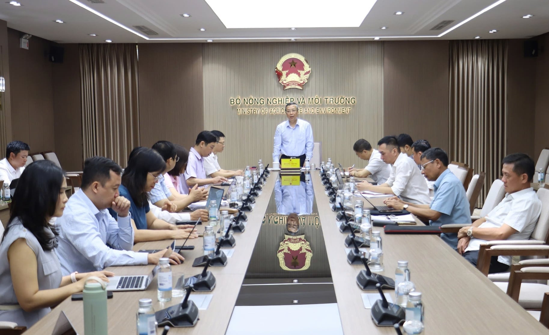 Thứ trưởng Hoàng Trung chủ trì cuộc họp nghe báo cáo công tác chuẩn bị vận hành Hệ thống truy xuất nguồn gốc nông lâm thủy sản. Ảnh: Nguyễn Thủy. Thứ trưởng Hoàng Trung chủ trì cuộc họp nghe báo cáo công tác chuẩn bị vận hành Hệ thống truy xuất nguồn gốc nông lâm thủy sản. Ảnh: Nguyễn Thủy.