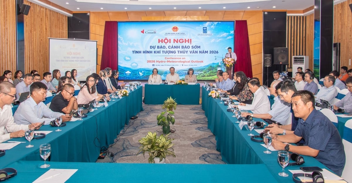 Thứ trưởng Bộ Nông nghiệp và Môi trường Lê Công Thành cùng bà Ramla Khalidi, Trưởng Đại diện thường trú UNDP tại Việt Nam và bà Emilie Carrier, Tham tán Thương mại Cấp cao, Đại sứ quán Canada tại Việt Nam chủ trì hội nghị. Ảnh: UNDP. Thứ trưởng Bộ Nông nghiệp và Môi trường Lê Công Thành cùng bà Ramla Khalidi, Trưởng Đại diện thường trú UNDP tại Việt Nam và bà Emilie Carrier, Tham tán Thương mại Cấp cao, Đại sứ quán Canada tại Việt Nam chủ trì hội nghị. Ảnh: UNDP.