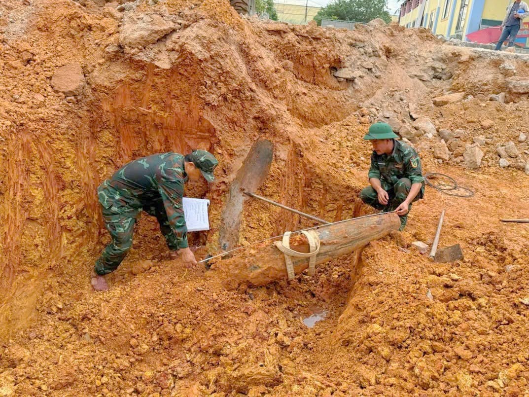 Nghệ An: Hủy nổ thành công quả bom nặng 250kg còn còn nguyên kíp nổ