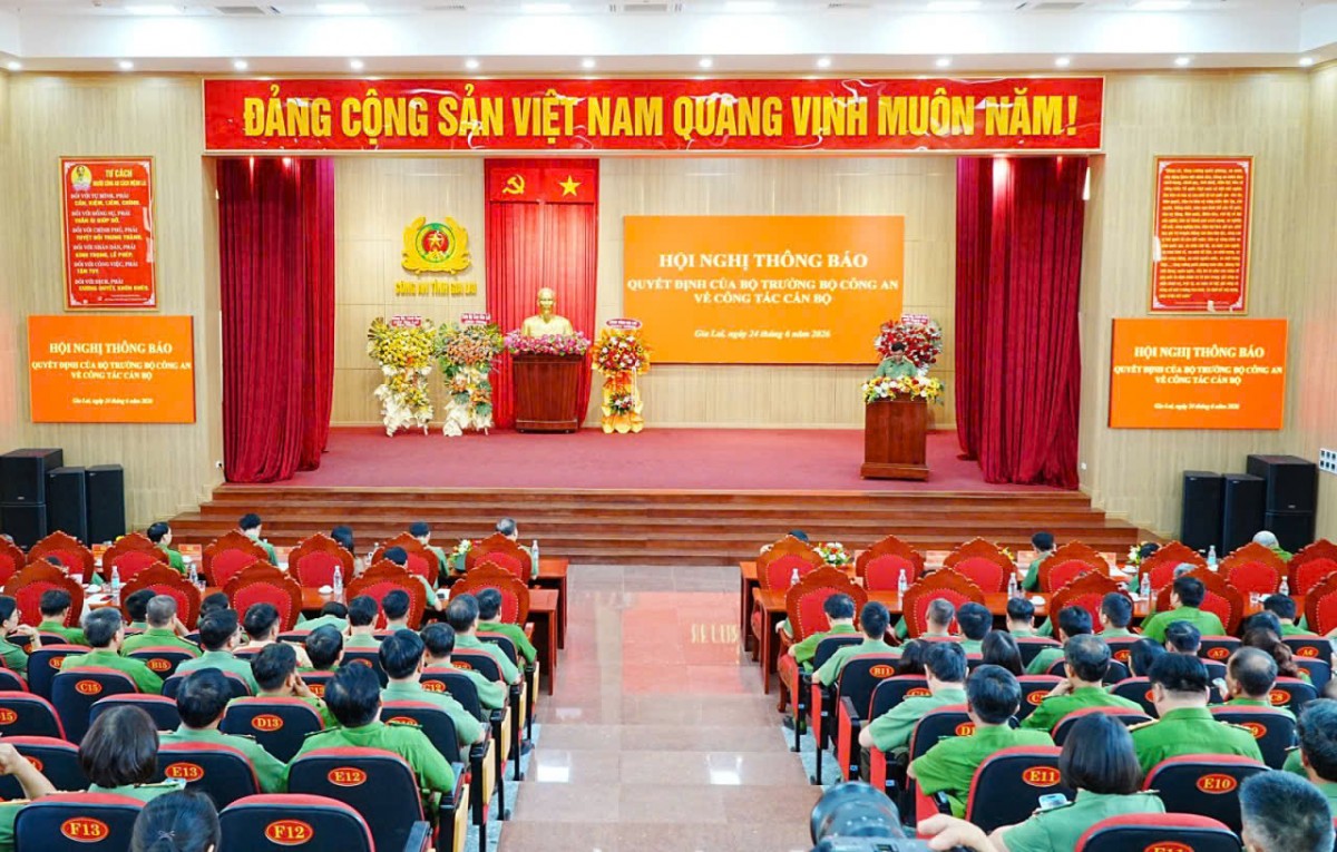 Công an tỉnh Gia Lai công bố quyết định điều động, bổ nhiệm và thăng cấp bậc hàm cán bộ