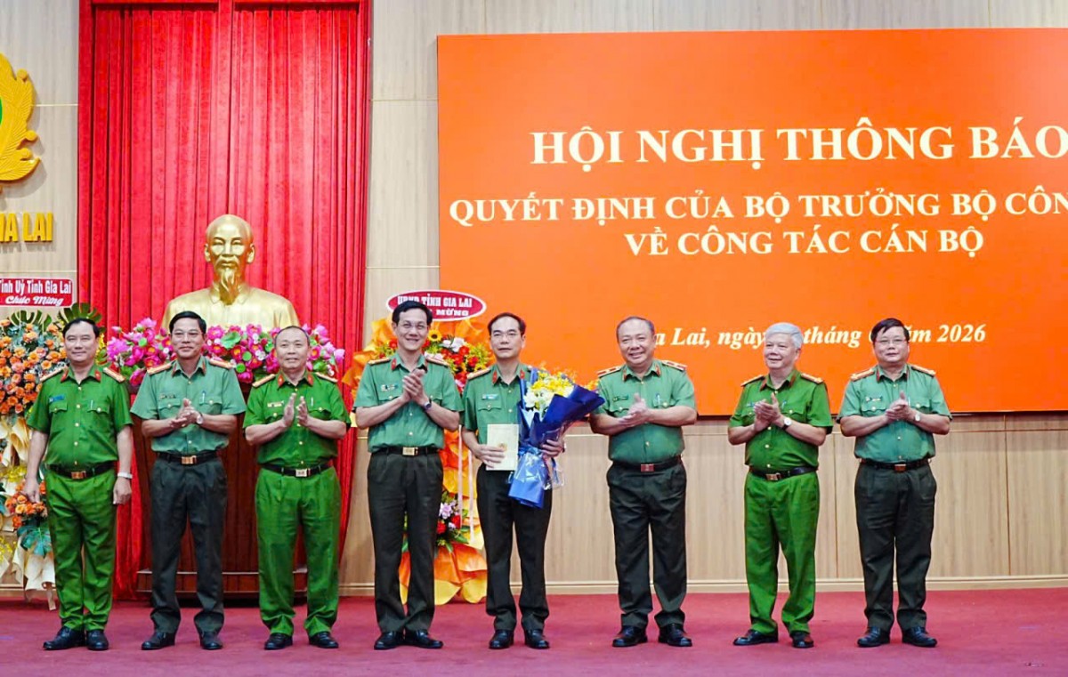Công an tỉnh Gia Lai công bố quyết định điều động, bổ nhiệm và thăng cấp bậc hàm cán bộ