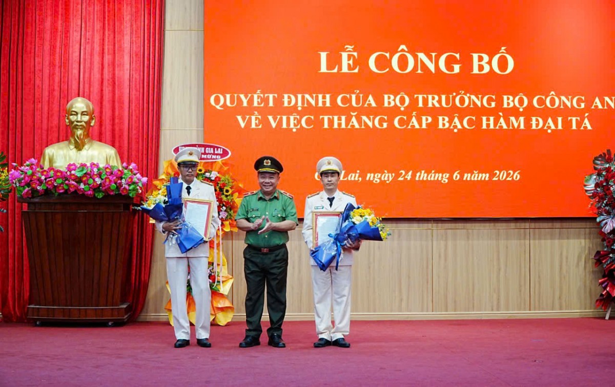 Công an tỉnh Gia Lai công bố quyết định điều động, bổ nhiệm và thăng cấp bậc hàm cán bộ
