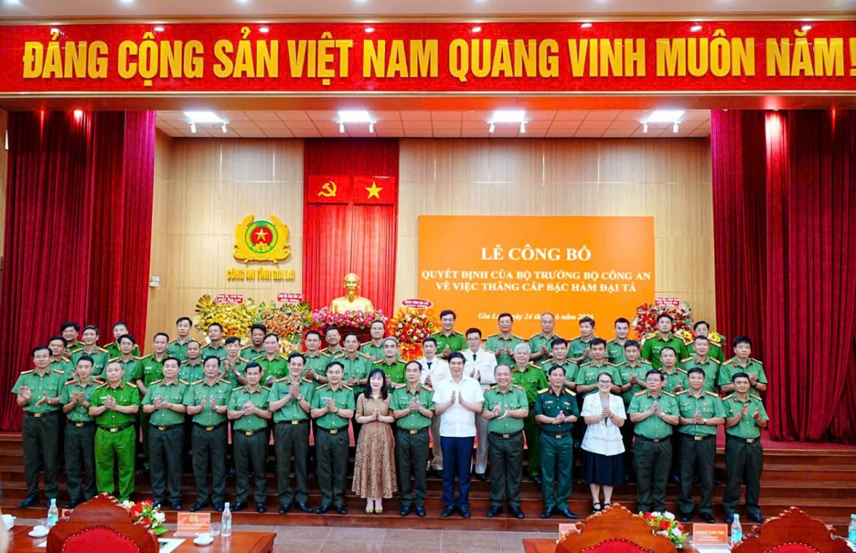 Công an tỉnh Gia Lai công bố quyết định điều động, bổ nhiệm và thăng cấp bậc hàm cán bộ