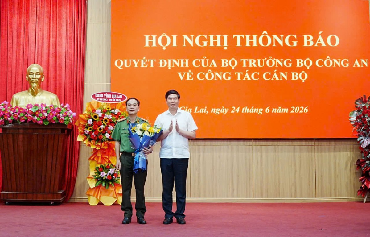 Công an tỉnh Gia Lai công bố quyết định điều động, bổ nhiệm và thăng cấp bậc hàm cán bộ