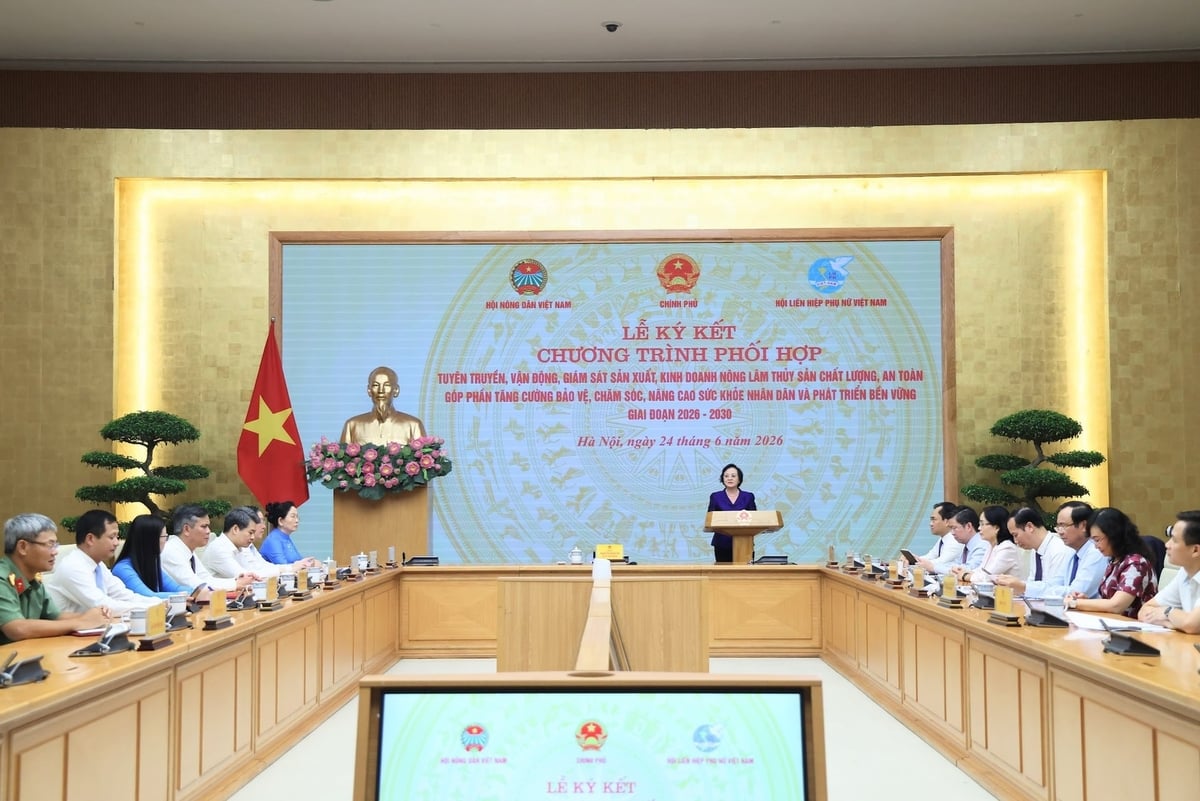 Phó Thủ tướng nhấn mạnh bảo đảm an toàn thực phẩm là bảo vệ sức khỏe nhân dân, cộng đồng và cũng là bảo vệ nền kinh tế nông nghiệp. Ảnh: VGP/Thu Giang.