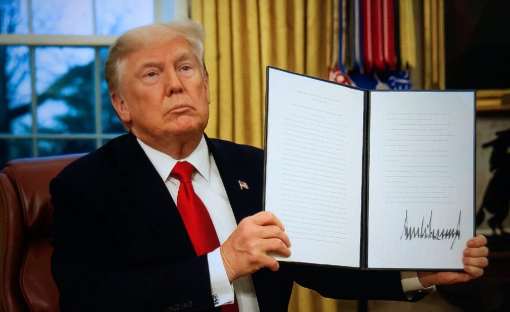 Tổng thống Trump ký sắc lệnh mở rộng chương trình nông nghiệp tái sinh