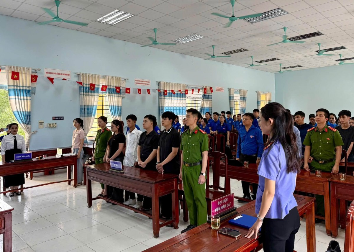 phiên toà giả định