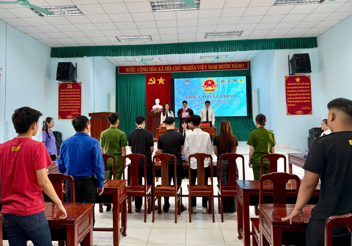 phiên toà giả định