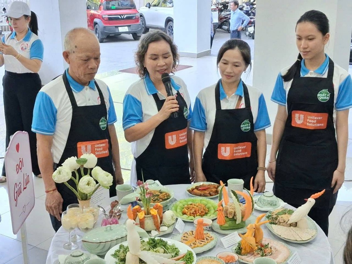 mâm cơm gia đình