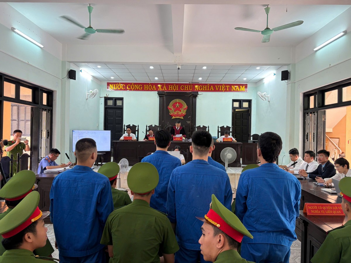 phiên toà sơ thẩm