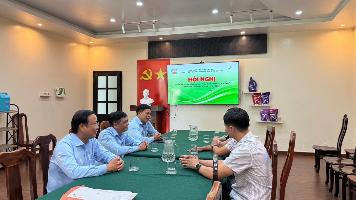 Phân bón Miền Nam và Phân bón & Hóa chất Cần Thơ tăng cường hợp tác tiêu thụ sản phẩm nội bộ