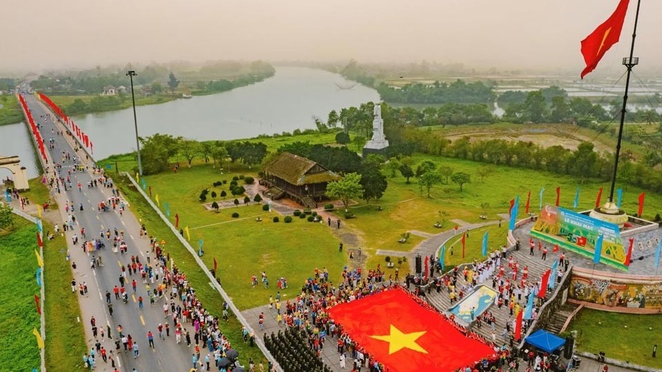 Quảng Trị: Bắn pháo hoa nổ tầm cao và tầm thấp trong đêm khai mạc Lễ hội Vì Hòa bình năm 2026