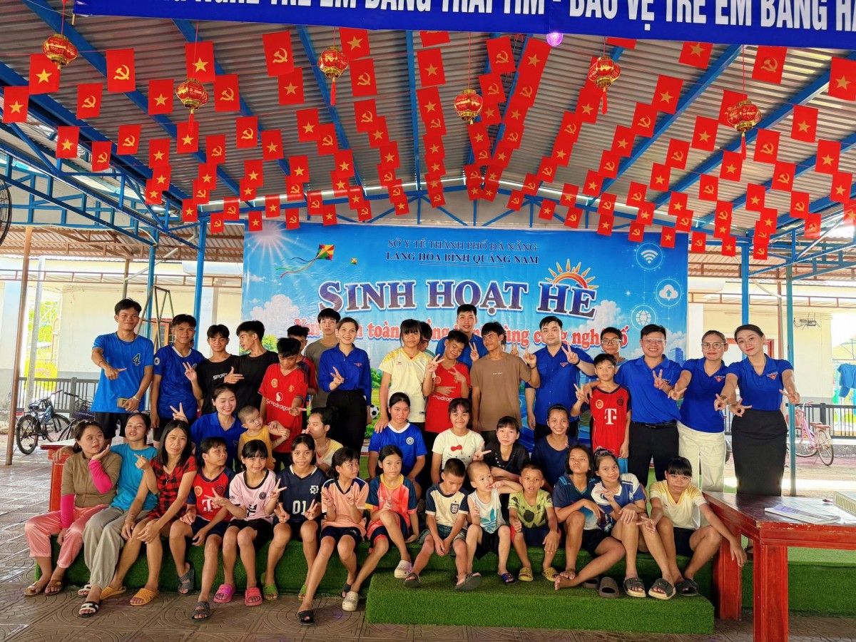 Làng Hòa Bình Quảng Nam thường xuyên tổ chức nhiều hoạt động chăm sóc, vui chơi và hỗ trợ nhằm nâng cao đời sống vật chất, tinh thần cho các đối tượng bảo trợ xã hội.