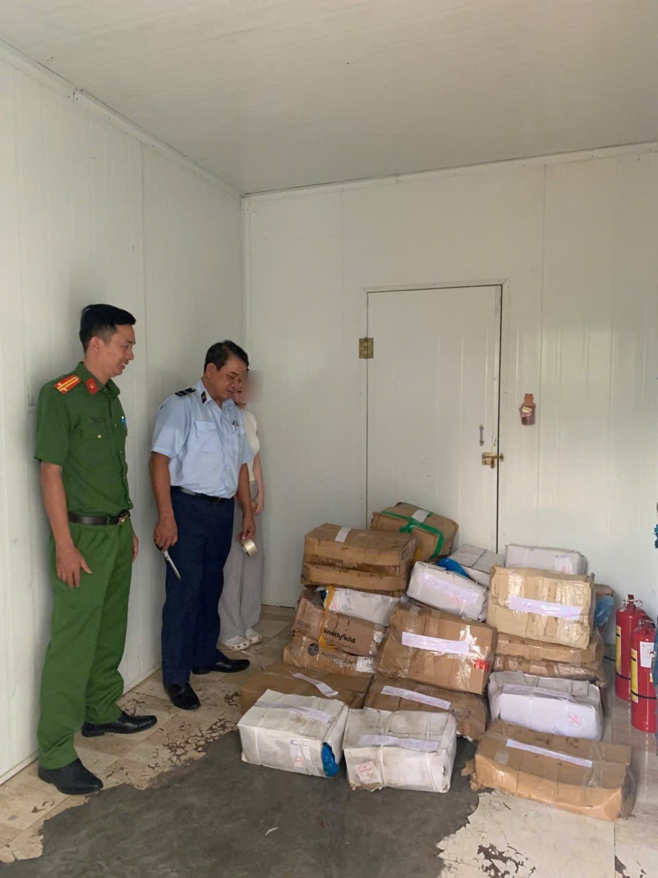 Đồng Nai: Kiểm tra đột xuất, phát hiện 390 kg thực phẩm đông lạnh không rõ nguồn gốc