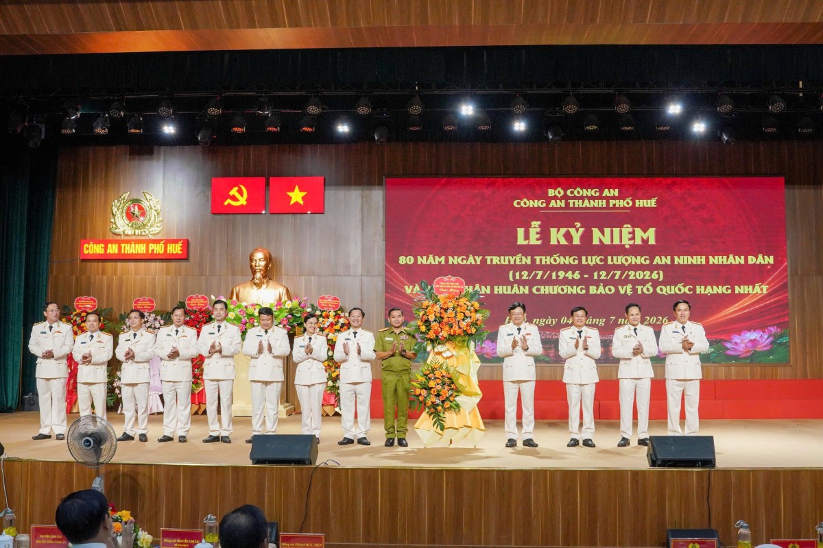 Lực lượng An ninh CATP Huế tiếp nối truyền thống vẻ vang 80 năm xây dựng, trưởng thành