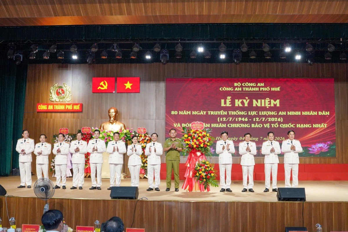 Lực lượng An ninh CATP Huế tiếp nối truyền thống vẻ vang 80 năm xây dựng, trưởng thành
