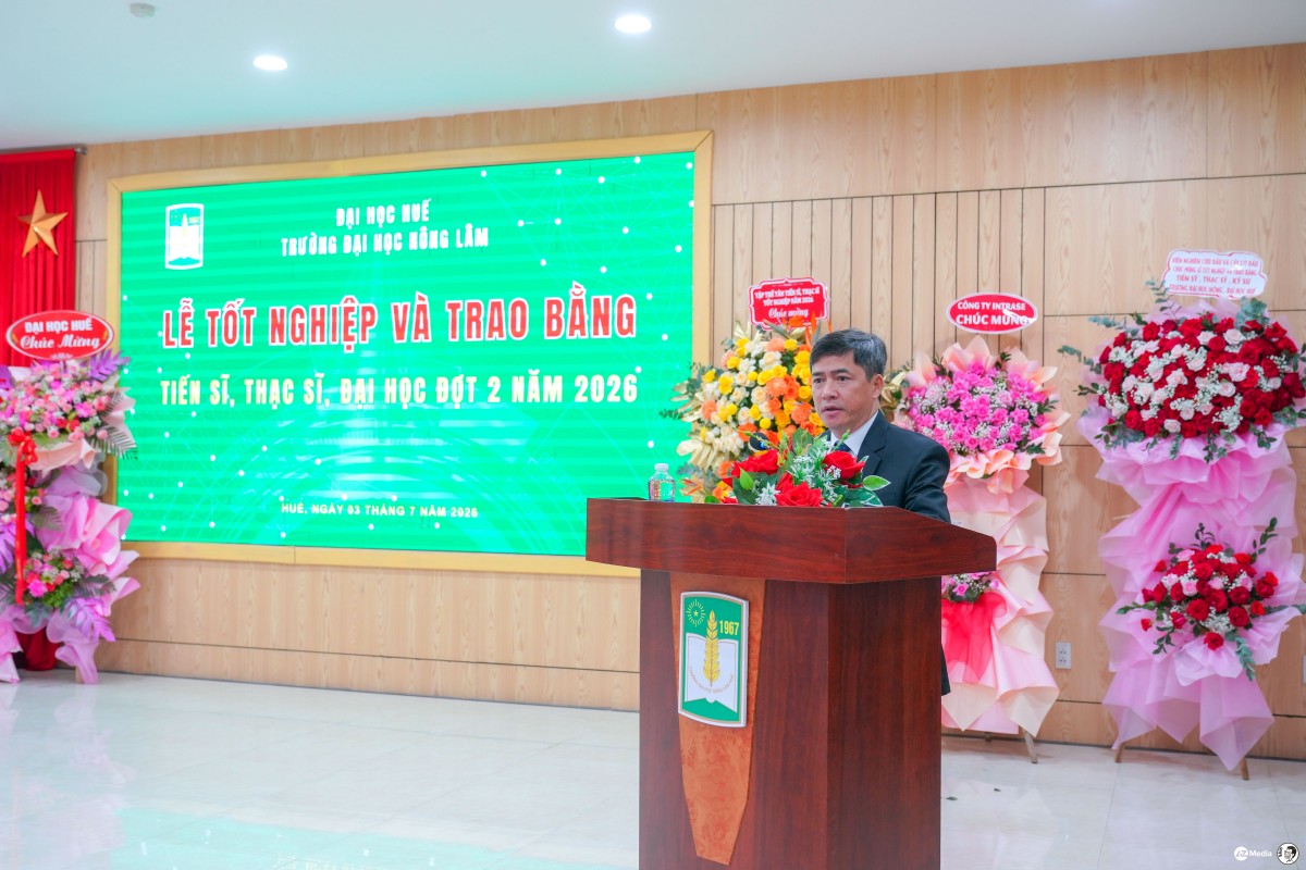 Phía sau mỗi tấm bằng tốt nghiệp là cả một hành trình yêu thương và hy sinh GS.TS. Lê Đình Phùng