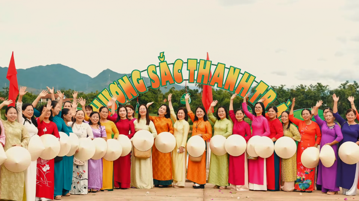 Huế - Kinh đô áo dài
