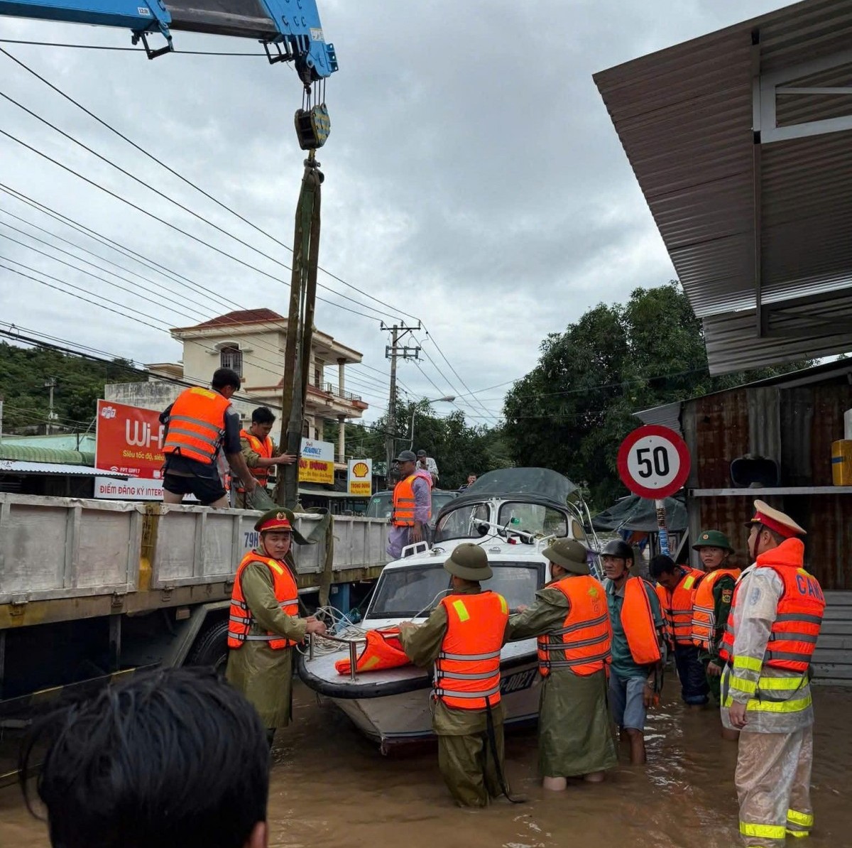 Tổng Bí thư, Chủ tịch nước chỉ đạo chủ động quản trị rủi ro thiên tai, bảo vệ an toàn tính mạng nhân dân