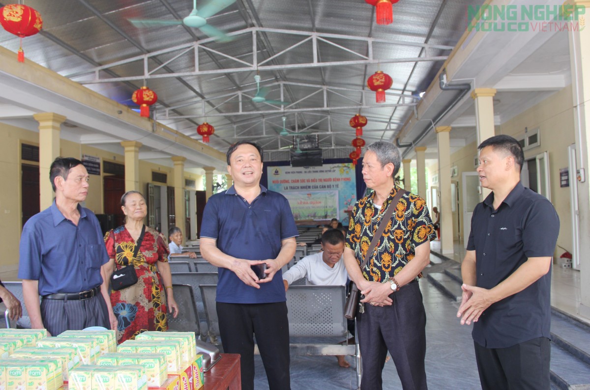 Gia tộc Nguyễn Huy Kềnh 1 sẻ chia yêu thương đến với bệnh nhân phong, da liễu TW Quỳnh Lập Gia tộc Nguyễn Huy Kềnh 1 sẻ chia yêu thương đến với bệnh nhân phong, da liễu TW Quỳnh Lập