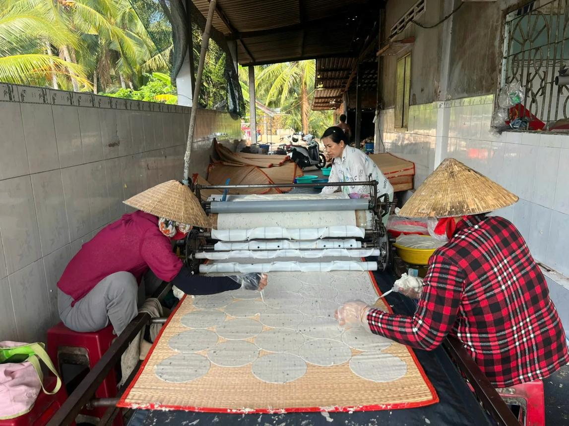 Bánh tráng Mỹ Lồng, bánh phồng Sơn Đốc: Hồn xứ dừa Bến Tre trong từng sản phẩm