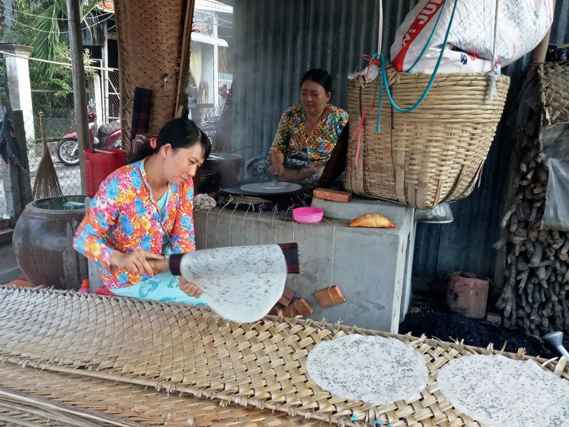 Bánh tráng Mỹ Lồng, bánh phồng Sơn Đốc: Hồn xứ dừa Bến Tre trong từng sản phẩm