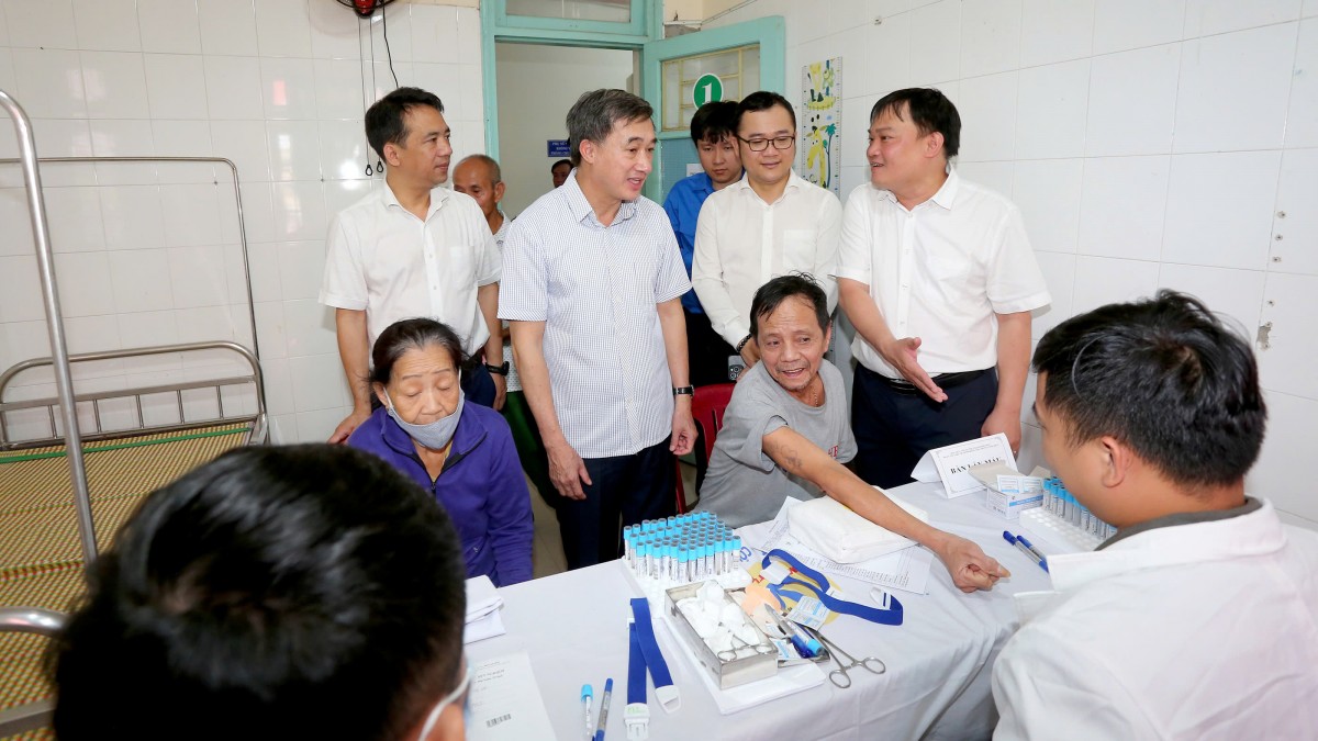 khám lâm sàng toàn diện