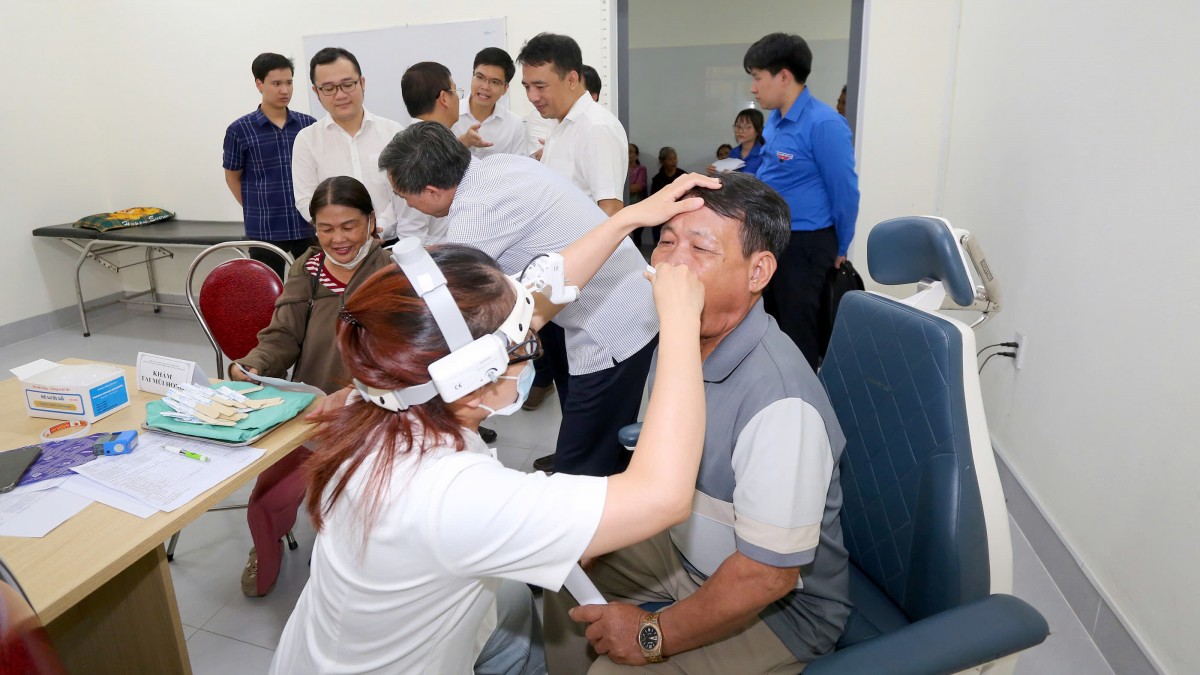 khám lâm sàng toàn diện